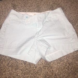 BLUE AND WHITE PREPPY SEERSUCKER SHORTS SIZE 2