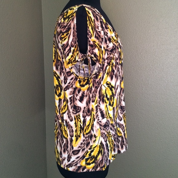 Pre-Loved feather print top - Picture 2 of 4