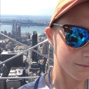 Meet your Posher, Christian