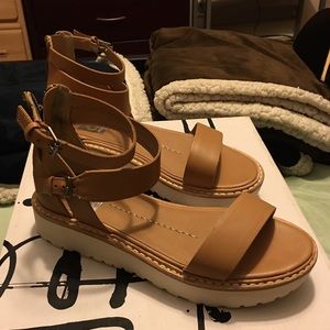 Dolce Vita zenith sandal. Size 6