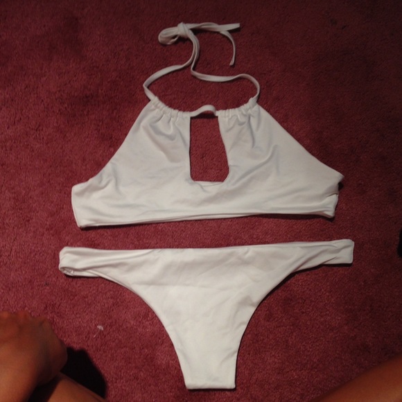 halter top swim suit