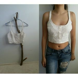 Has buttons on the back to adjust arm straps