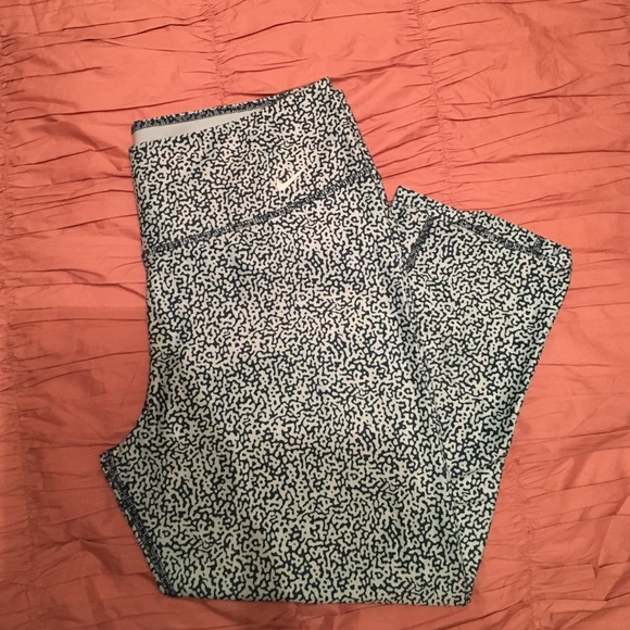 Nike Pants - Nike Dri-Fit Capri Yoga Pants
