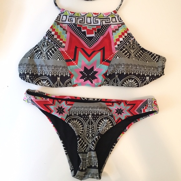NWOT Printed high neck bikini