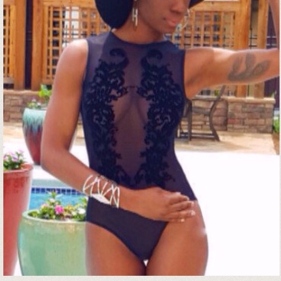 Baroque Sleeveless Mesh Bodysuit - Picture 3 of 4