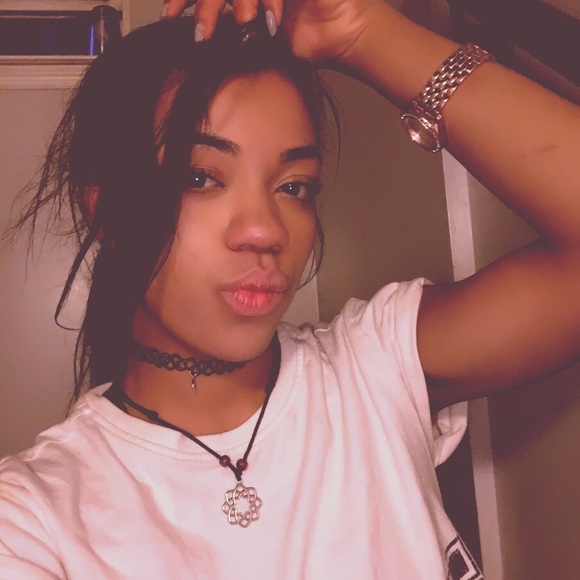 Meet your Posher, Allyha