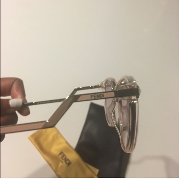Fendi sunglasses 😎💎 - Picture 2 of 4