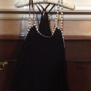 Shirt w/daisy detail on straps