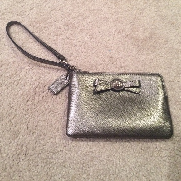 Coach Small Corner Zip Wristlet in Leather - Picture 1 of 2
