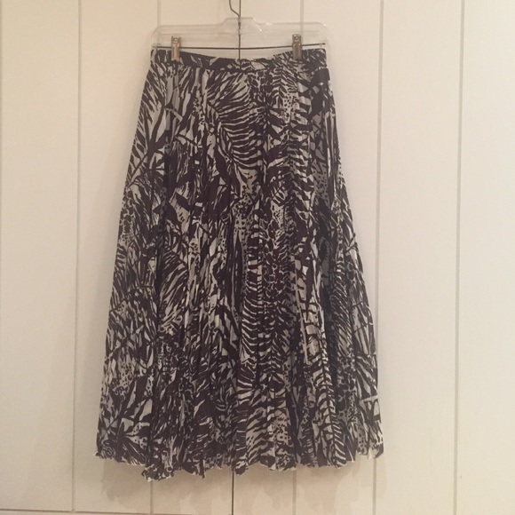 Lined Crinkle Skirt.