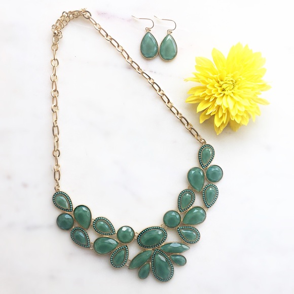 HWL Boutique Jewelry - Teal necklace HWL Boutique Jewelry - Teal necklace