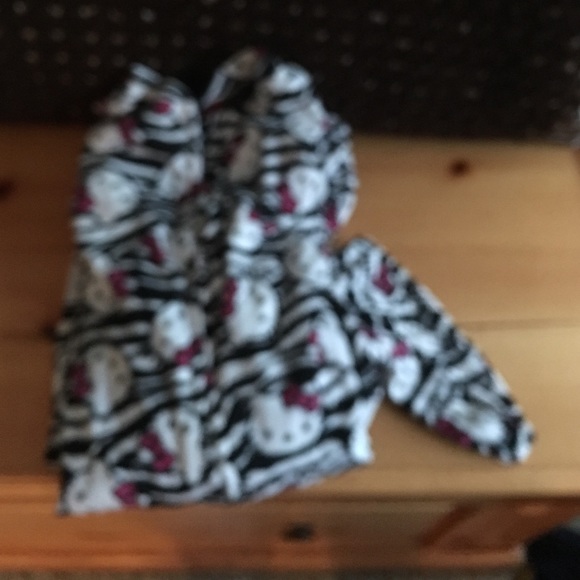 Hello Kitty Footed PJs - Picture 3 of 4
