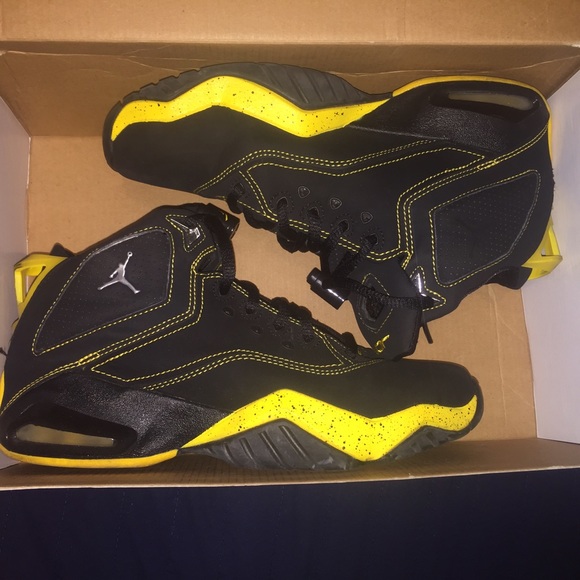 Black/yellow Jordan's