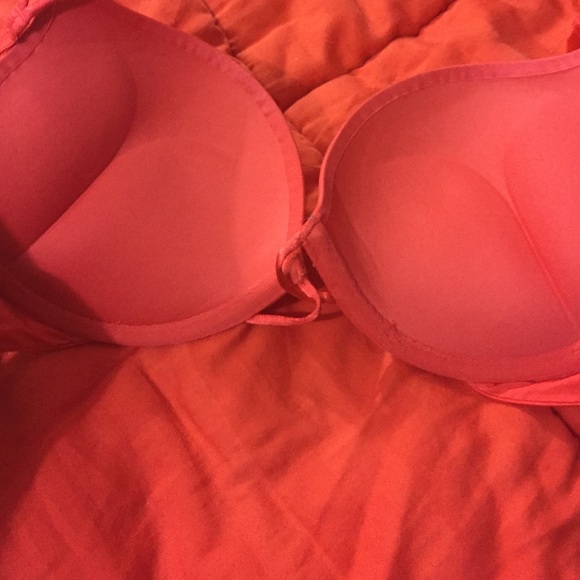 New Victoria Secret Bomshell Push Up Bra - Picture 2 of 3