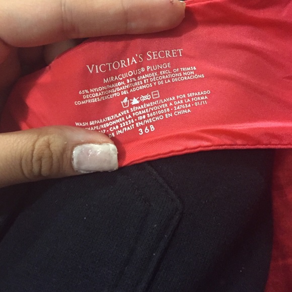 New Victoria Secret Bomshell Push Up Bra - Picture 3 of 3