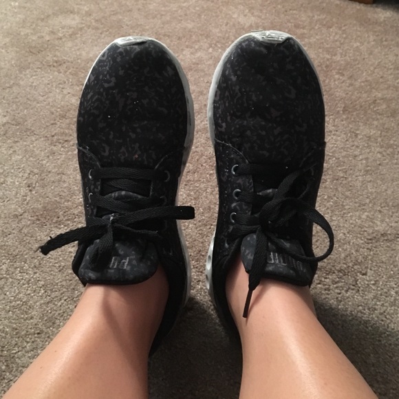 Black puma shoes