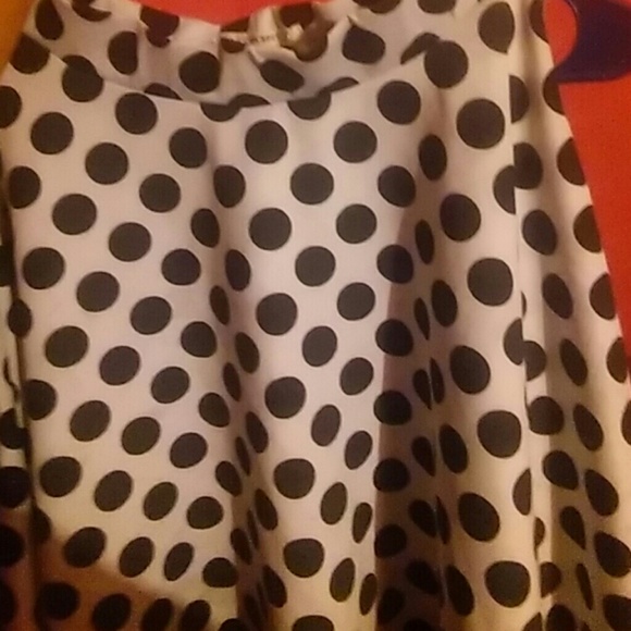 A white skirt with black dots - Picture 1 of 1