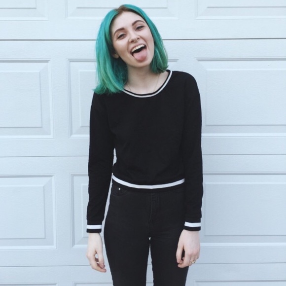 Black cropped top