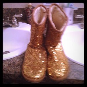 SIZE 7 GOLD SEQUENCE UGG BOOTS
