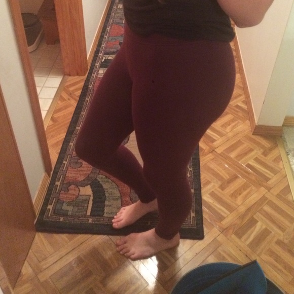 American Eagle Maroon Leggings