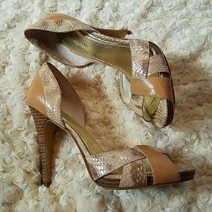 Nine West Peep Toe pumps