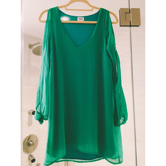 Dress with sleeves that split - Picture 1 of 3
