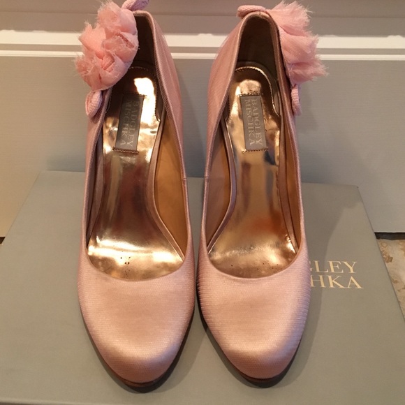 Badgley Mischka pink mesh overlay pumps