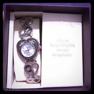 ⌚️HALLMARK Crystal Accent Heart Watch⌚️