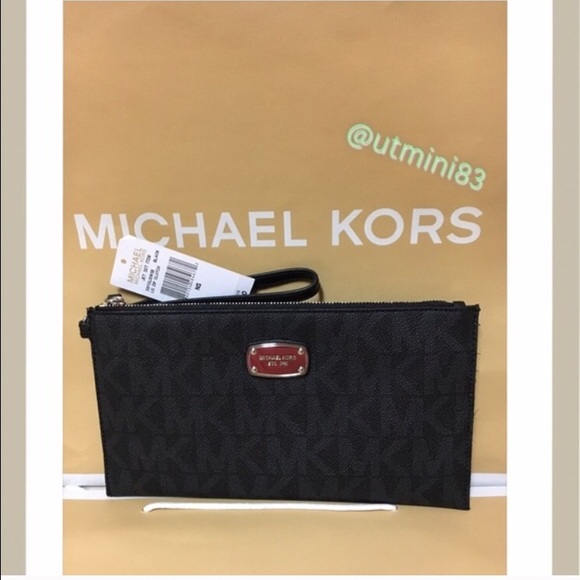 Michael Kors Handbags - 🍥Michael Kors wristlet/clutch black