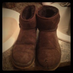SIZE 6 DARK BROWN UGG SHORT BOOTS