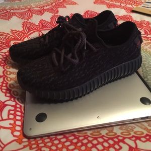 private black yeezys 350 boost