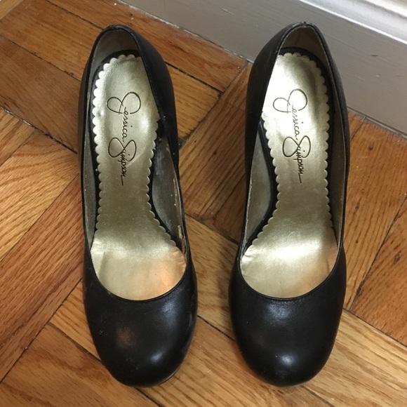 Round, black heels