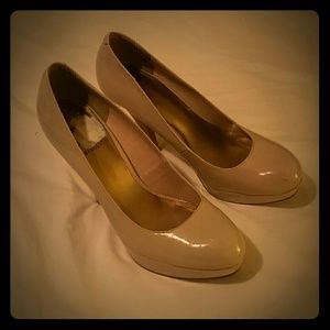 Nude Guess Pumps
