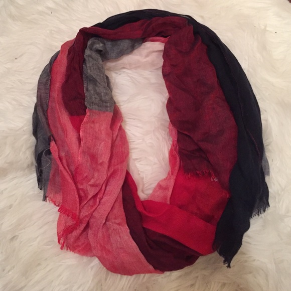 Tommy Hilfiger scarf