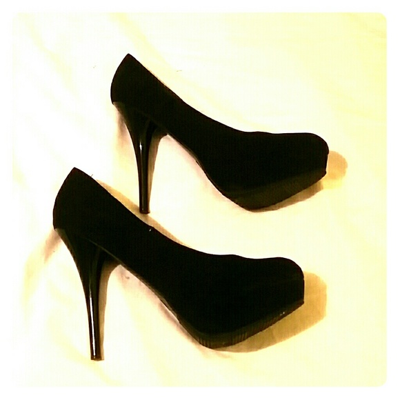 Black Pumps