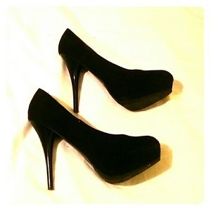 Black Pumps