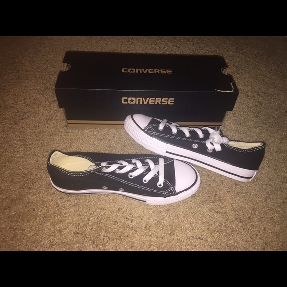 Black Kids Converse, size 3 in kids.