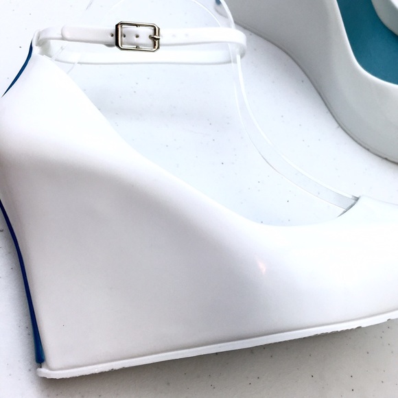 Last Pair!!!! Cookies & Creme White Jelly Wedges - Picture 2 of 4