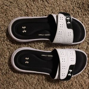Under Armour Slides (like new)