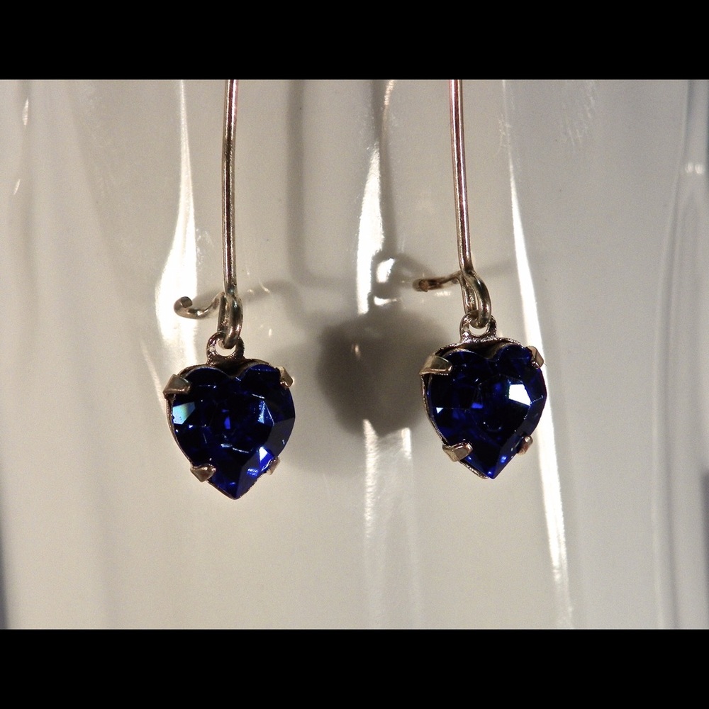 SALE. Cute 8mm Swarovski Crystal heart earrings. - Picture 7 of 8