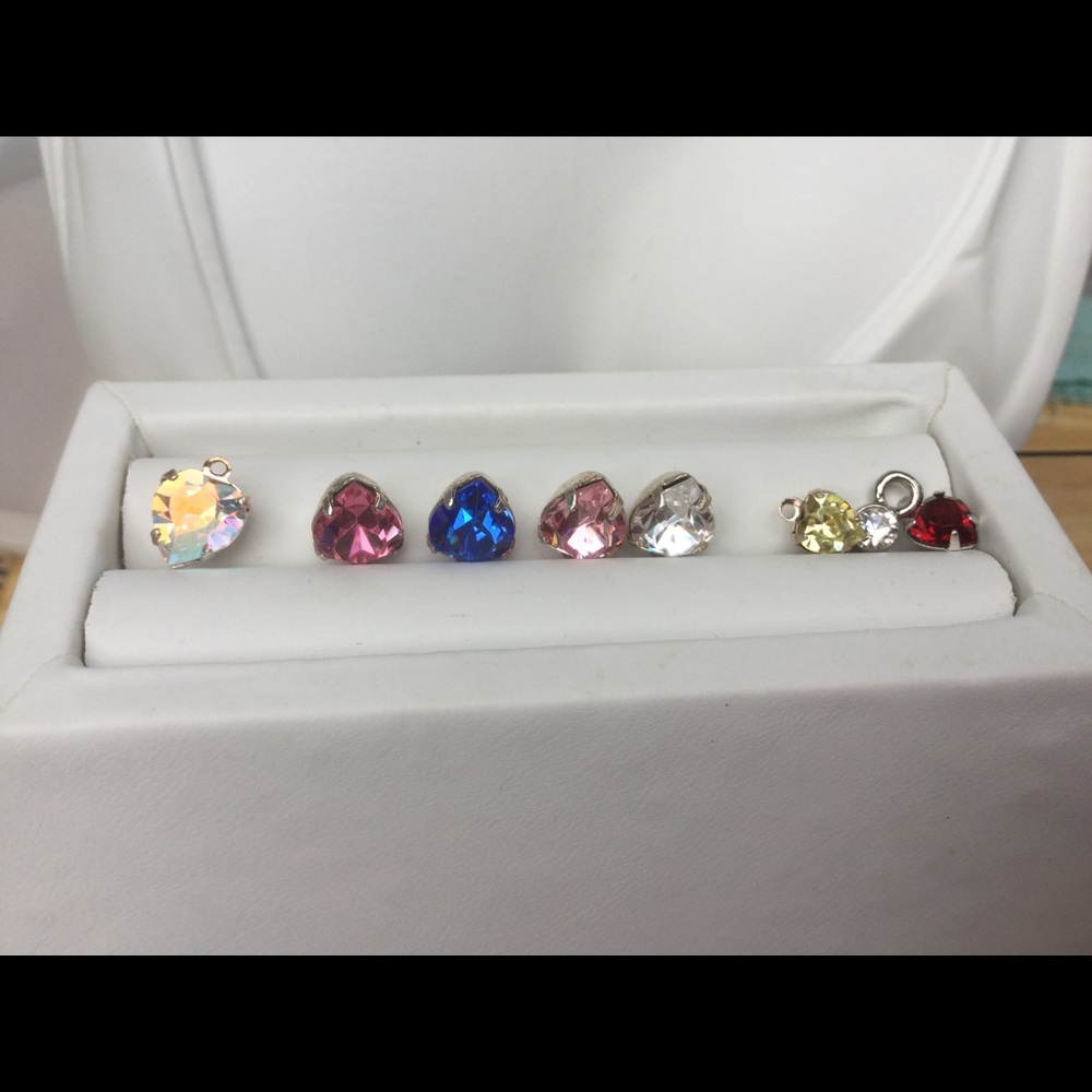 SALE. Cute 8mm Swarovski Crystal heart earrings. - Picture 8 of 8