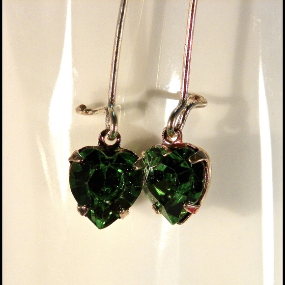 SALE. Cute 8mm Swarovski Crystal heart earrings. - Picture 5 of 8