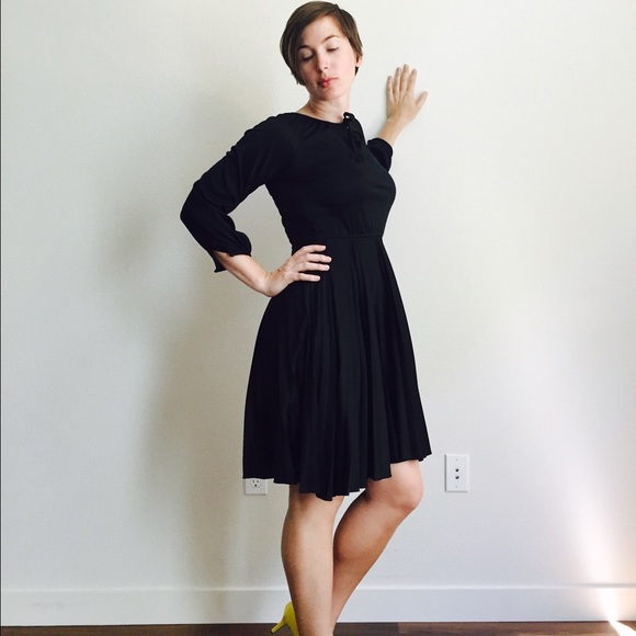 Vintage 1980s Black Pleated Dress - Picture 3 of 4