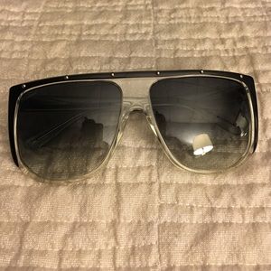 Gucci Sunglasses - like new!