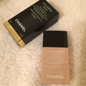 Chanel Vitalumière Aqua 20 Beige