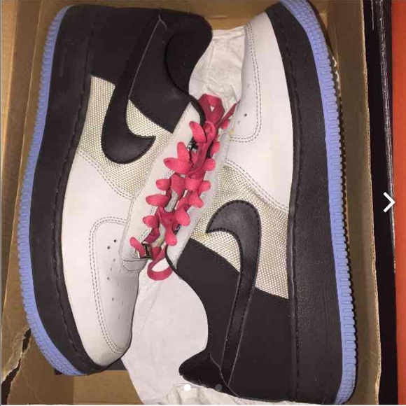 Air Force 1 - Picture 1 of 3