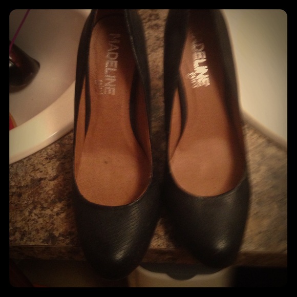 SIZE 7.5 BLACK HIGH HEELS