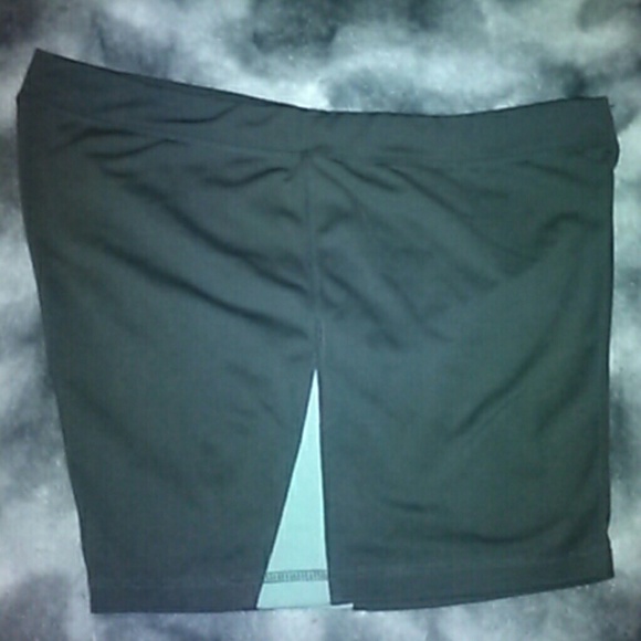 Workout shorts - Picture 3 of 3