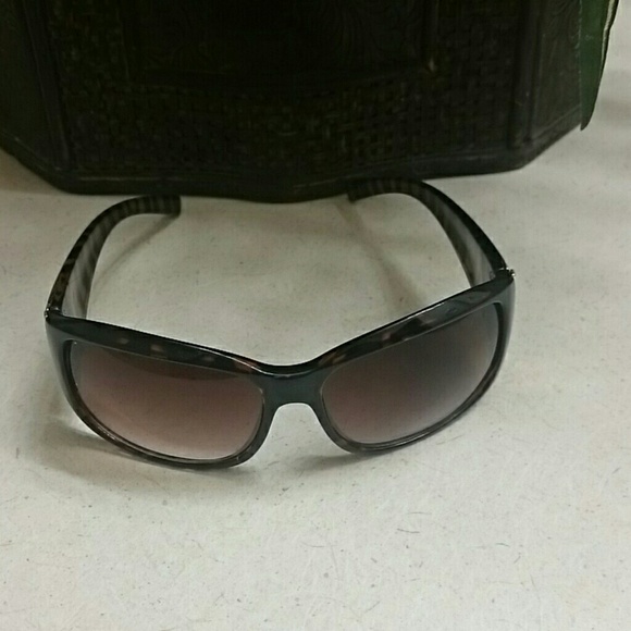 Kenneth Cole Reaction sunglasses