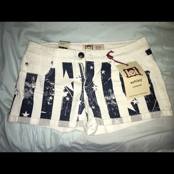Lei Shorts Size 5
